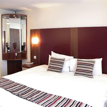 Mercure Swindon East Hotel And Spa Экстерьер фото
