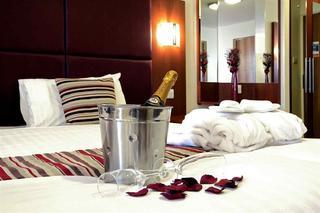Mercure Swindon East Hotel And Spa Экстерьер фото